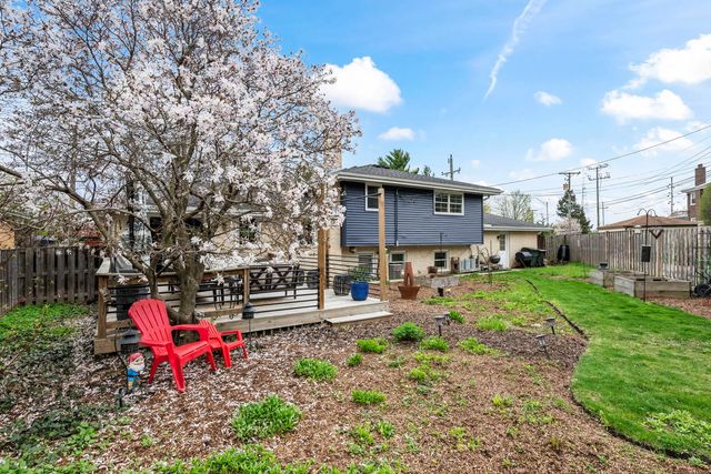 444 S Gibbons Avenue, Arlington Heights, IL 60004