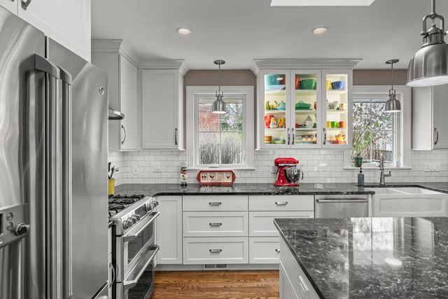 444 S Gibbons Avenue, Arlington Heights, IL 60004