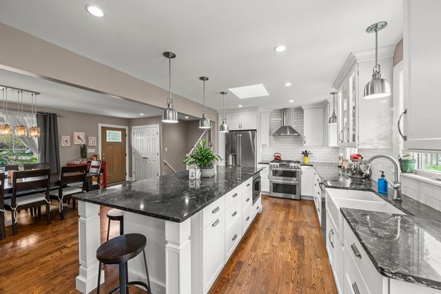 444 S Gibbons Avenue, Arlington Heights, IL 60004