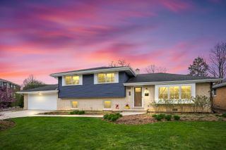 444 S Gibbons Avenue, Arlington Heights, IL 60004