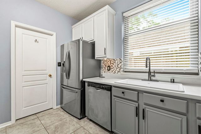 166 S Hollylaurel Circle, The Woodlands, TX 77382