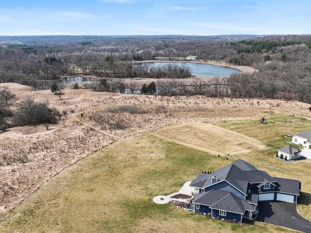 S101W33315 Genevieve DRIVE, Mukwonago, WI 53149