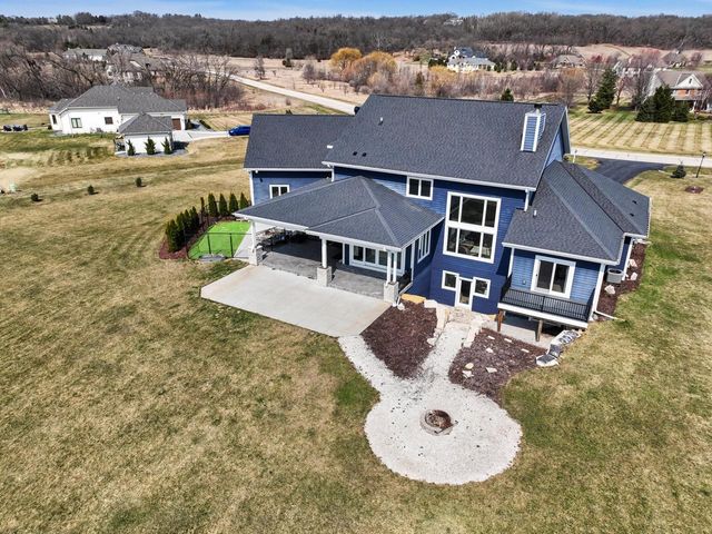 S101W33315 Genevieve DRIVE, Mukwonago, WI 53149