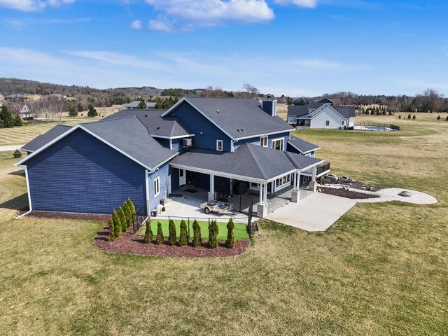 S101W33315 Genevieve DRIVE, Mukwonago, WI 53149