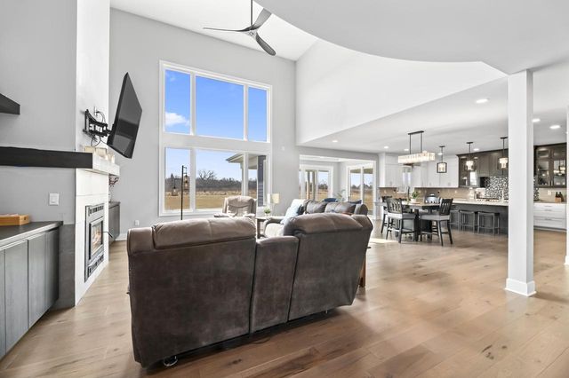 S101W33315 Genevieve DRIVE, Mukwonago, WI 53149