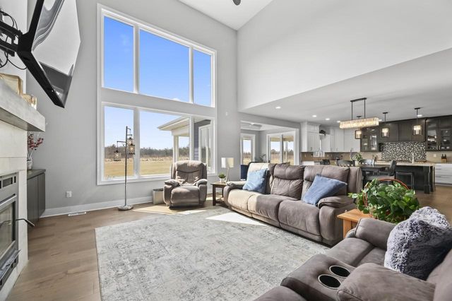 S101W33315 Genevieve DRIVE, Mukwonago, WI 53149