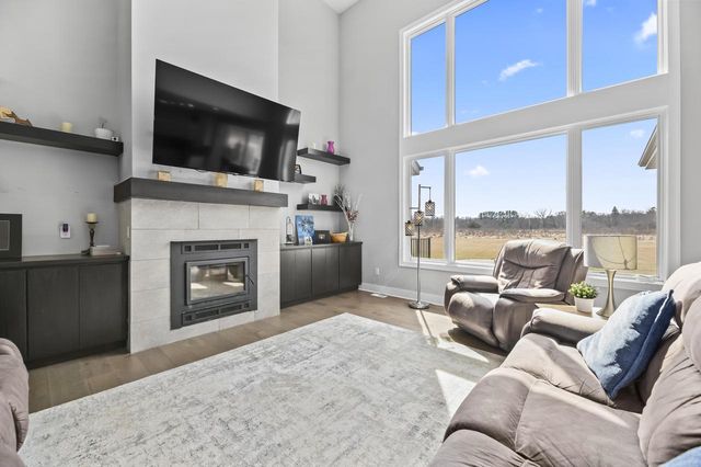 S101W33315 Genevieve DRIVE, Mukwonago, WI 53149