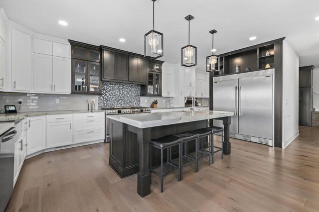 S101W33315 Genevieve DRIVE, Mukwonago, WI 53149