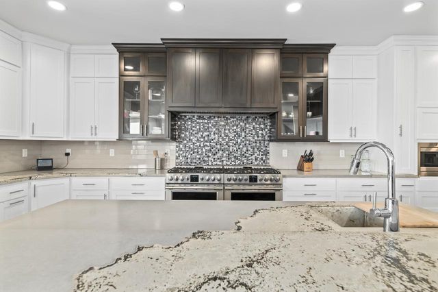 S101W33315 Genevieve DRIVE, Mukwonago, WI 53149