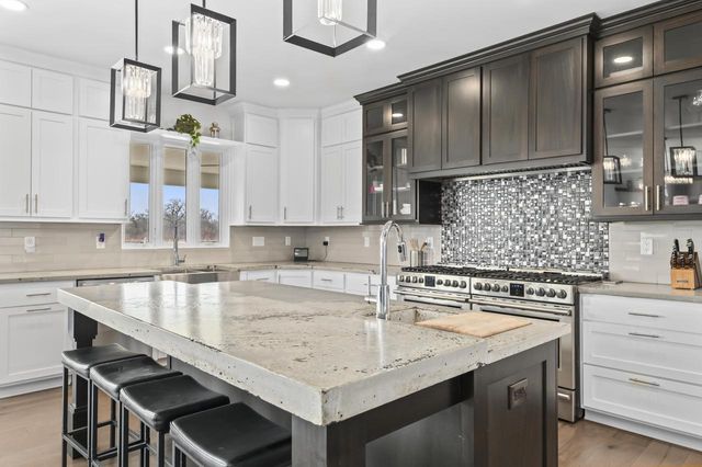 S101W33315 Genevieve DRIVE, Mukwonago, WI 53149