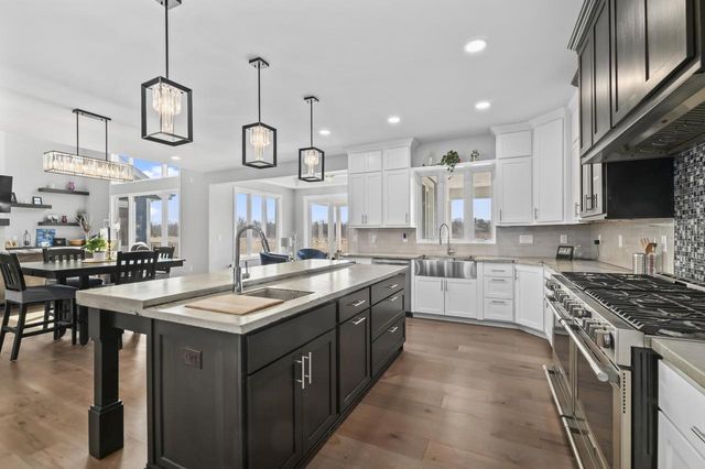 S101W33315 Genevieve DRIVE, Mukwonago, WI 53149