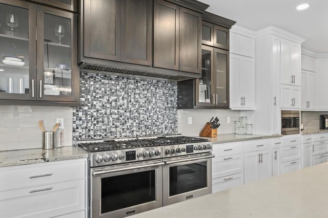 S101W33315 Genevieve DRIVE, Mukwonago, WI 53149