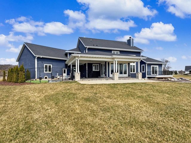 S101W33315 Genevieve DRIVE, Mukwonago, WI 53149