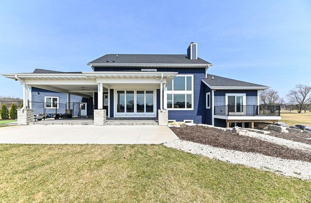 S101W33315 Genevieve DRIVE, Mukwonago, WI 53149