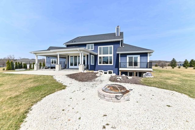 S101W33315 Genevieve DRIVE, Mukwonago, WI 53149