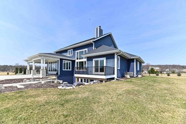 S101W33315 Genevieve DRIVE, Mukwonago, WI 53149