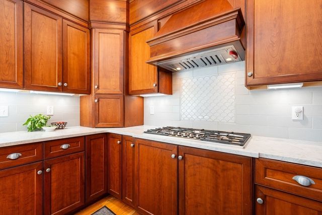 69 Nixon Rd, Framingham, MA 01701