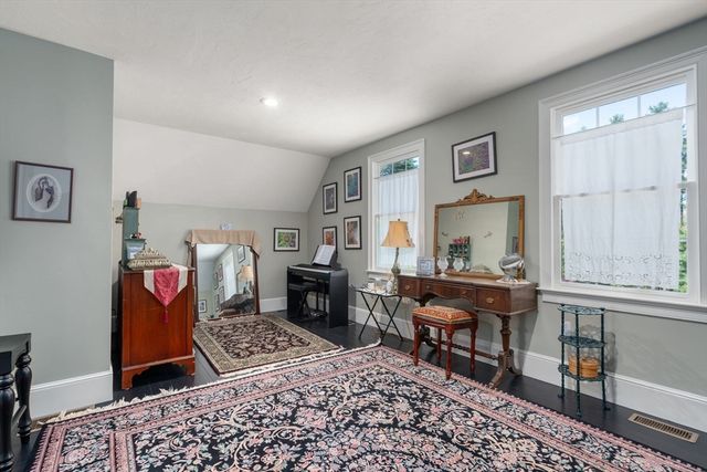 69 Nixon Rd, Framingham, MA 01701