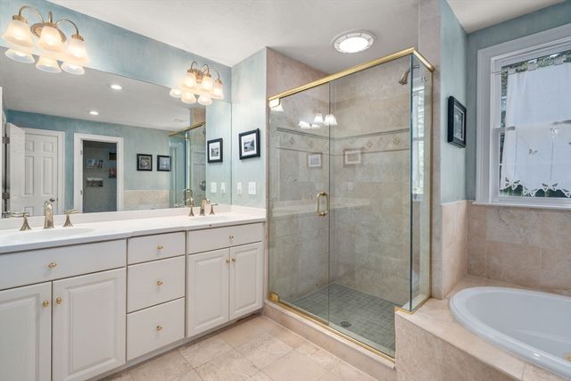 69 Nixon Rd, Framingham, MA 01701