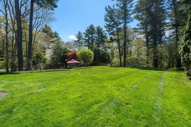 69 Nixon Rd, Framingham, MA 01701