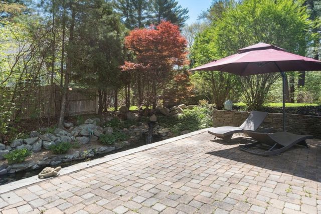 69 Nixon Rd, Framingham, MA 01701