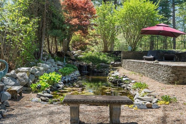 69 Nixon Rd, Framingham, MA 01701