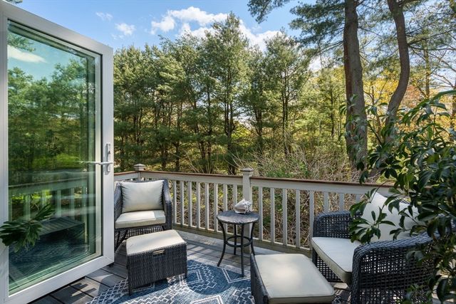 69 Nixon Rd, Framingham, MA 01701