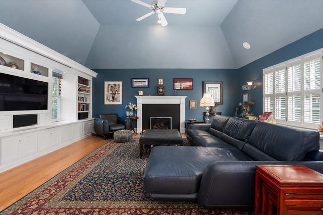 69 Nixon Rd, Framingham, MA 01701