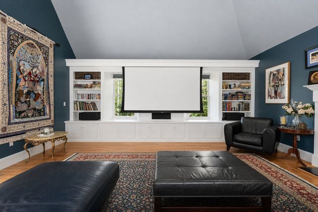 69 Nixon Rd, Framingham, MA 01701