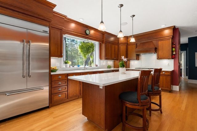 69 Nixon Rd, Framingham, MA 01701