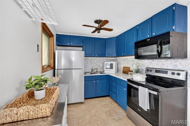 516 Crestview Lane, St Charles, MO 63301