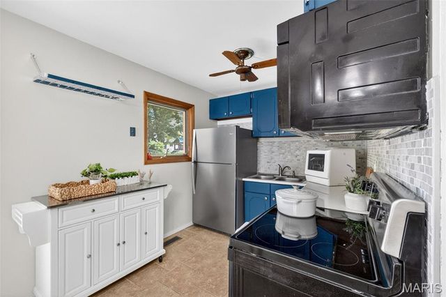 516 Crestview Lane, St Charles, MO 63301