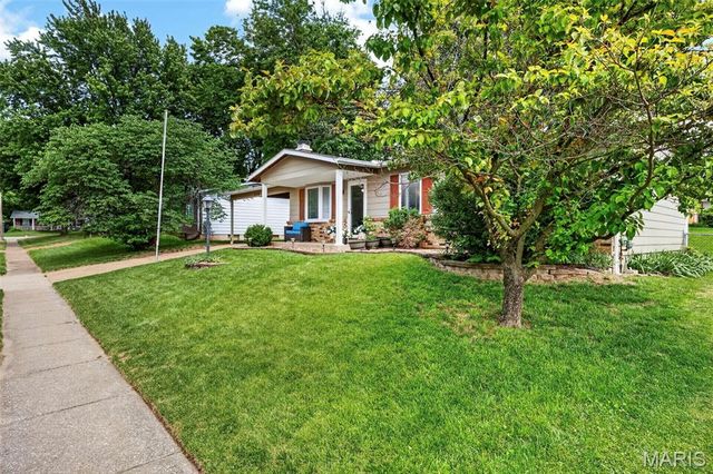 516 Crestview Lane, St Charles, MO 63301