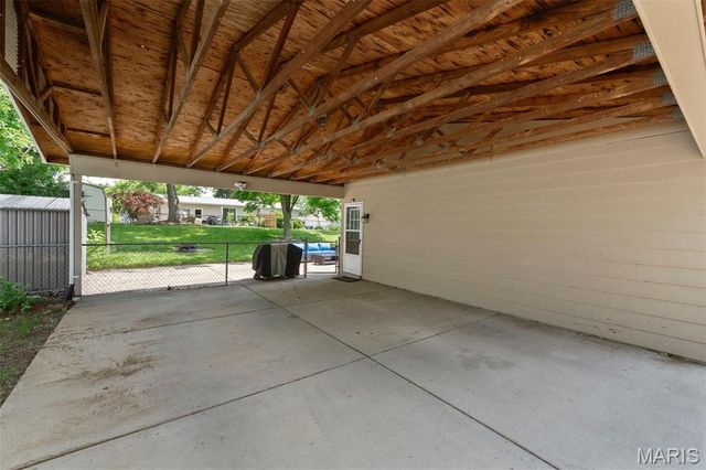 516 Crestview Lane, St Charles, MO 63301