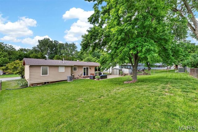 516 Crestview Lane, St Charles, MO 63301