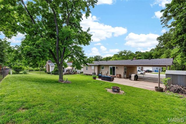 516 Crestview Lane, St Charles, MO 63301