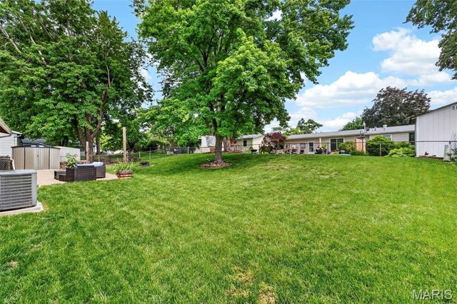516 Crestview Lane, St Charles, MO 63301