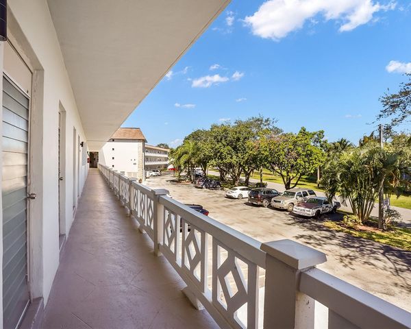 3501 NW 47th Ave 503, Lauderdale Lakes, FL 33319