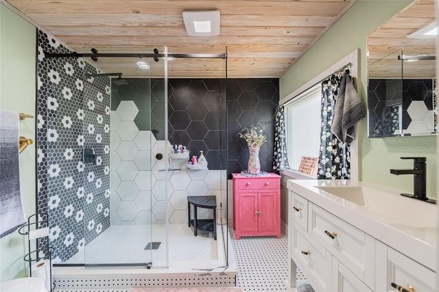 601 E CHARLES STREET, Lakeland, FL 33803