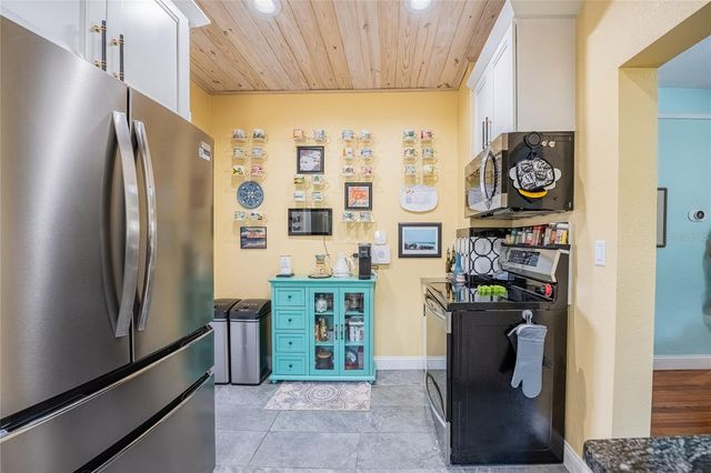 601 E CHARLES STREET, Lakeland, FL 33803