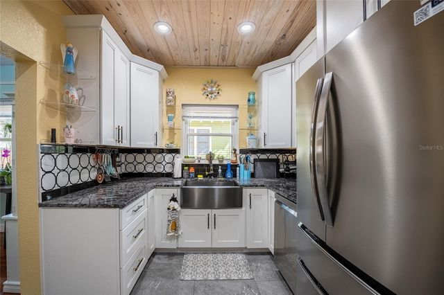 601 E CHARLES STREET, Lakeland, FL 33803