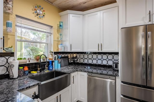 601 E CHARLES STREET, Lakeland, FL 33803