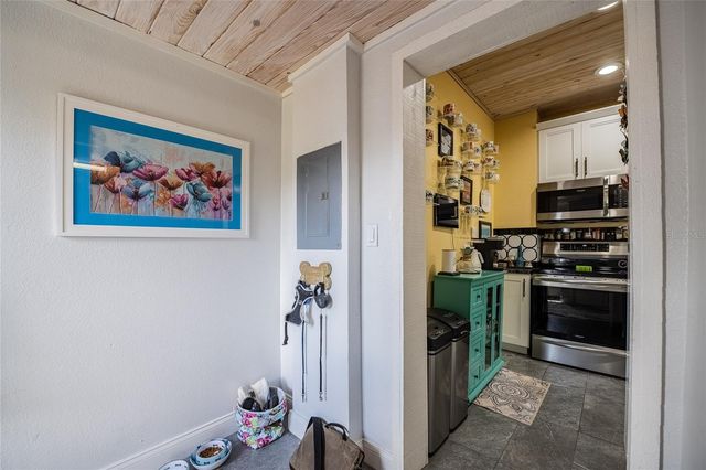 601 E CHARLES STREET, Lakeland, FL 33803