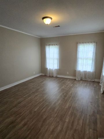 1840 S Oak Street, Pine Bluff, AR 71601