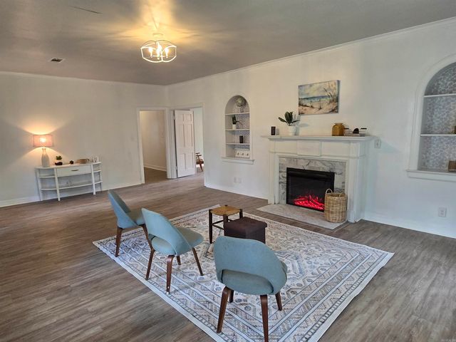 1840 S Oak Street, Pine Bluff, AR 71601