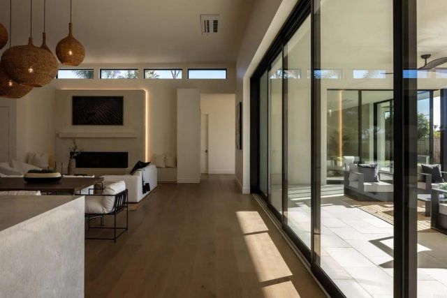 601 N Cedros Avenue, Solana Beach, CA 92075