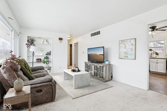 219 E McKenzie Road, Greenfield, IN 46140