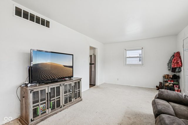 219 E McKenzie Road, Greenfield, IN 46140