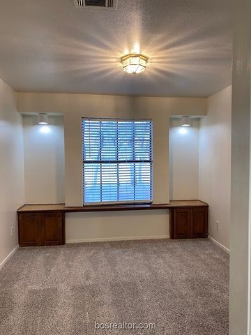 1305 West Villa Maria Road F201, Bryan, TX 77801