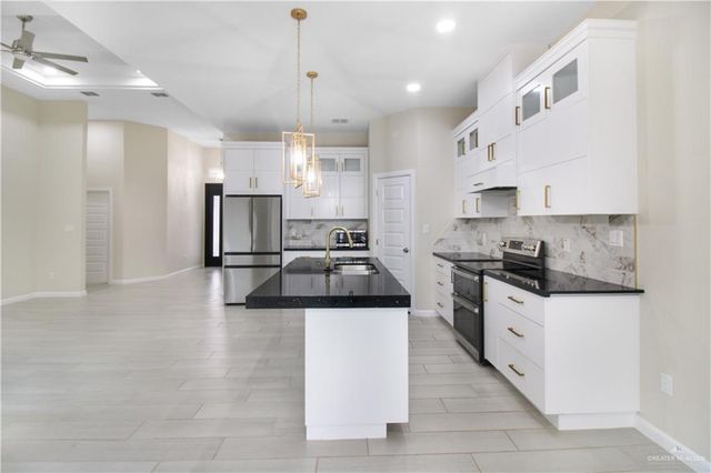 3100 E Zinnia Avenue, Alton, TX 78573